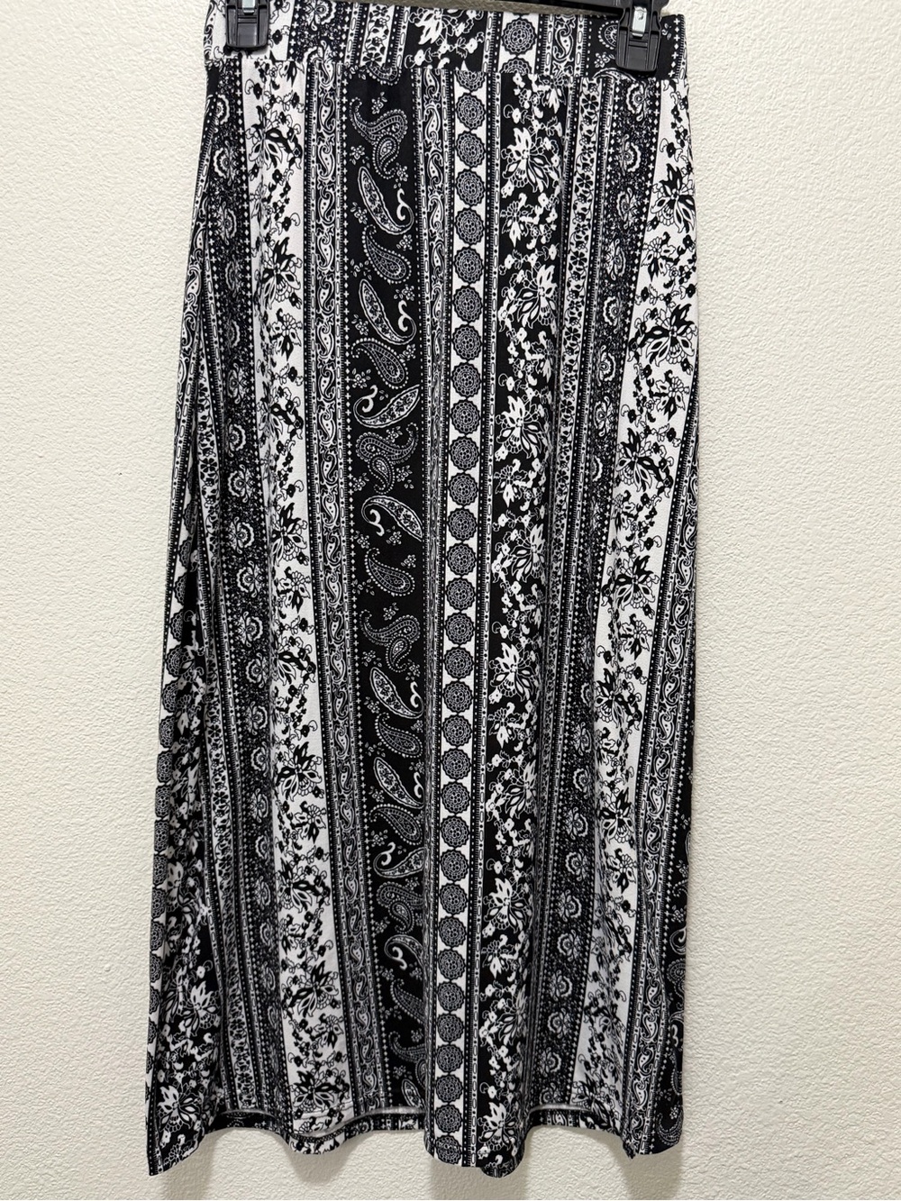 Maze Women's Black and White Patterned Maxi Skirt with Side Slit, Size Small